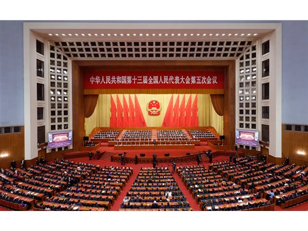 【聚焦兩會】李克強(qiáng)總理在政府工作報(bào)告中提出：持續(xù)改善生態(tài)環(huán)境，推動綠色低碳發(fā)展
